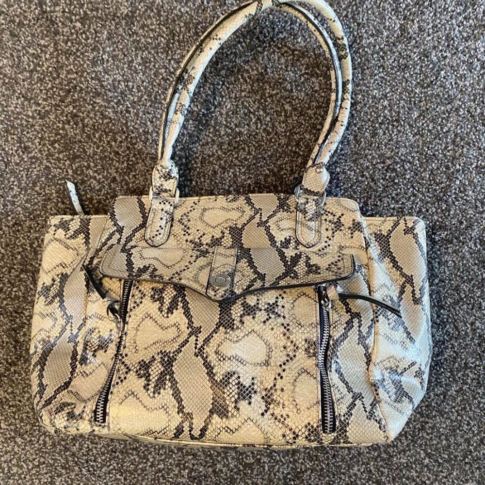 Nine & Co Purse like new